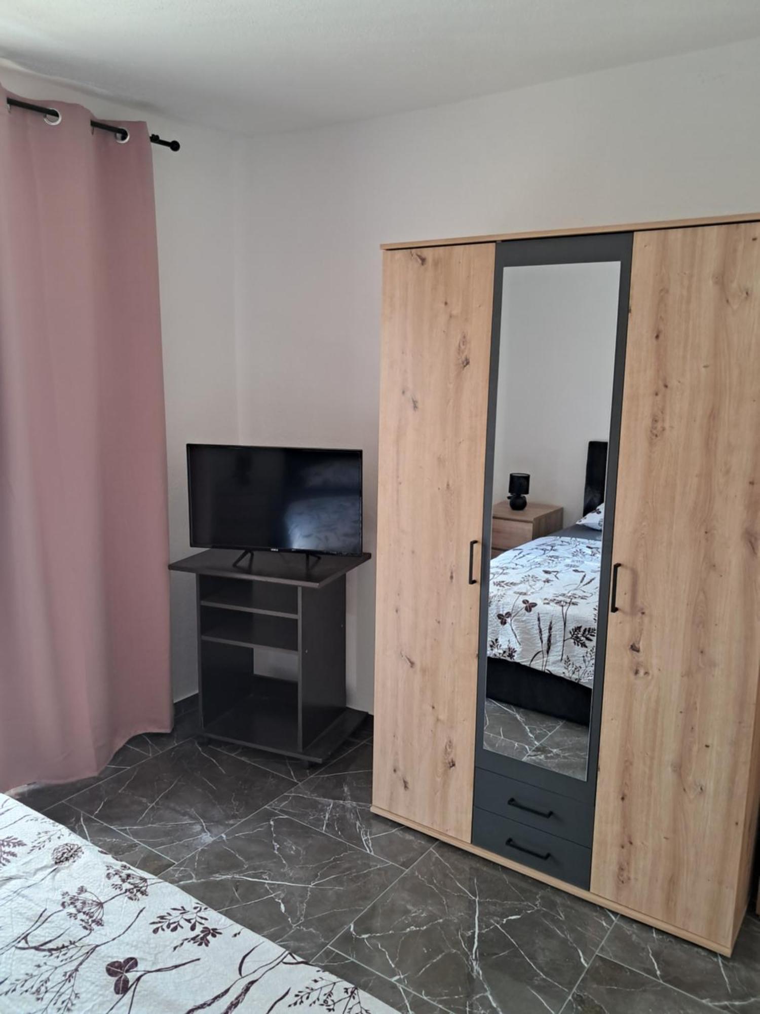 Apartments Mara Bela Карлобаг Экстерьер фото